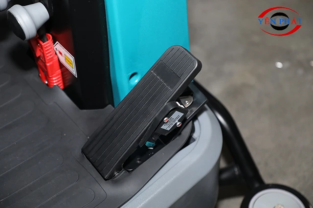 Máy chà sàn liên hợp ngồi lái Kumisai KMS 90B 4