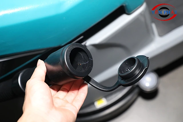 Máy chà sàn liên hợp ngồi lái Kumisai KMS 110B 3
