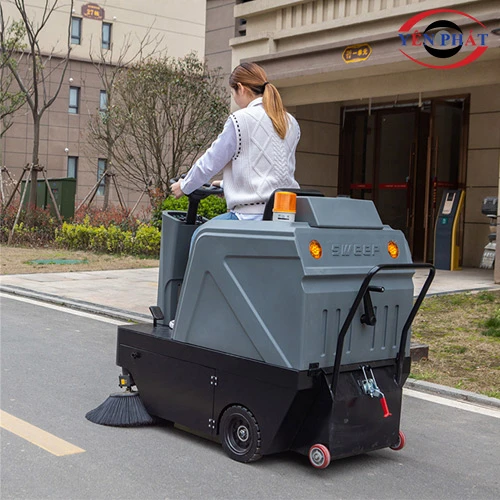 Xe quét rác ngồi lái nhà xưởng Kumisai KMS-1250E 3