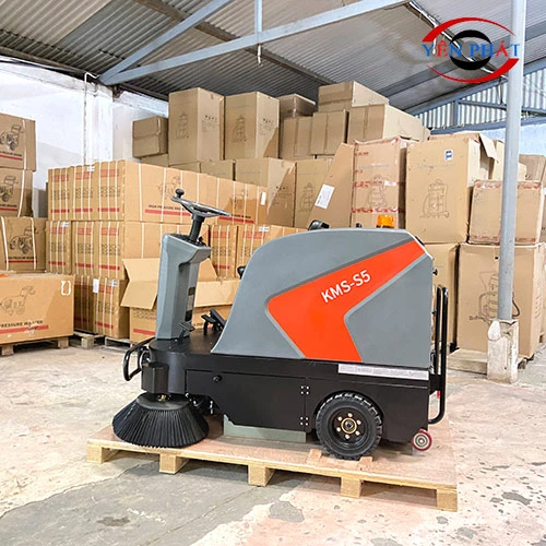 Xe quét rác ngồi lái nhà xưởng Kumisai KMS-S5 4