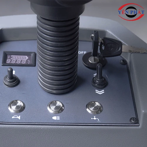 Xe quét rác ngồi lái nhà xưởng Kumisai KMS-1250E 8