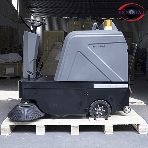 Xe quét rác ngồi lái nhà xưởng Kumisai KMS-1250E 9