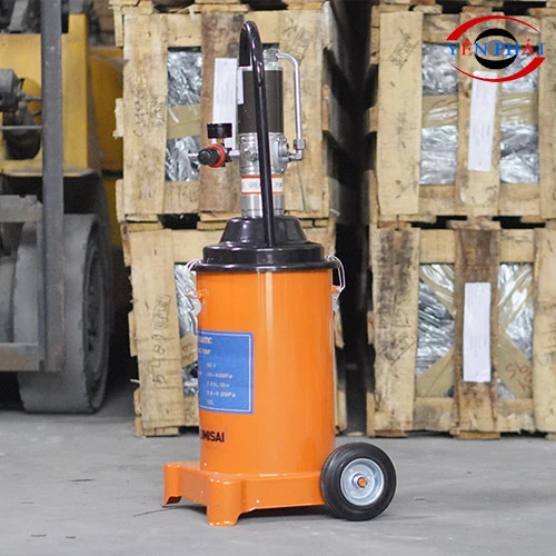 Máy bơm mỡ Kumisai 12L model KMS-12S 10
