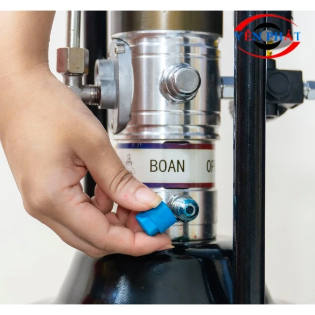 Máy bơm mỡ Kumisai 12L model KMS-12S 11