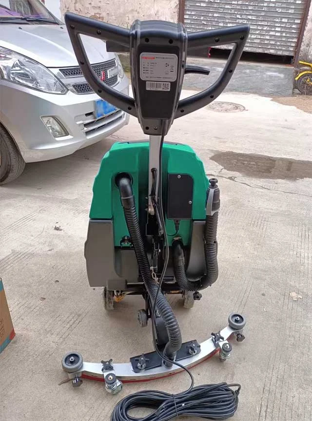 mặt sau của máy chà sàn liên hợp Kungfu Clean KF2A