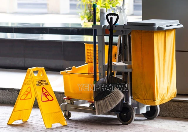 Ứng dụng đa dạng của xe đẩy dọn vệ sinh
