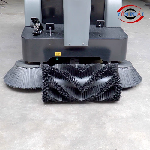 Chổi chính xe quét rác ngồi lái Kumisai KMS 1350E 3