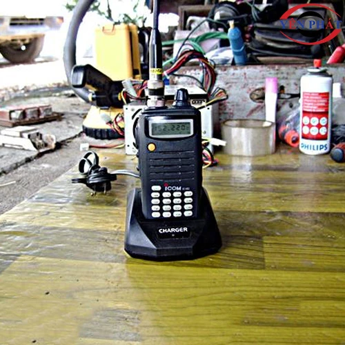 Bộ đàm cầm tay iCOM IC - V83 4