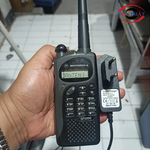 Bộ đàm cầm tay Motorola GP-2000 UHF 4