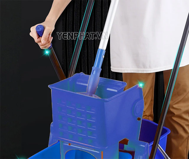 Xe dọn vệ sinh AF08073 dễ sử dụng
