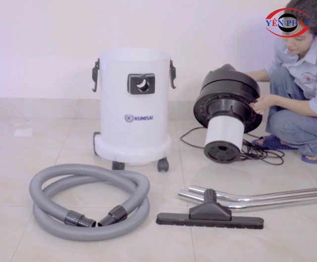 tháo rời các bộ phận máy hút bụi
