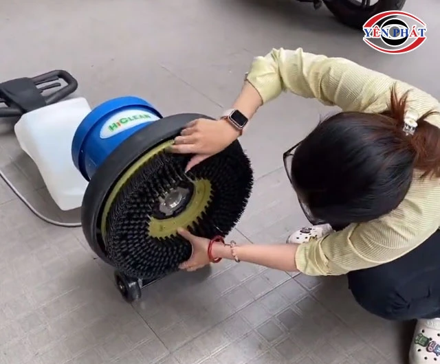 check bàn chà của máy chà sàn