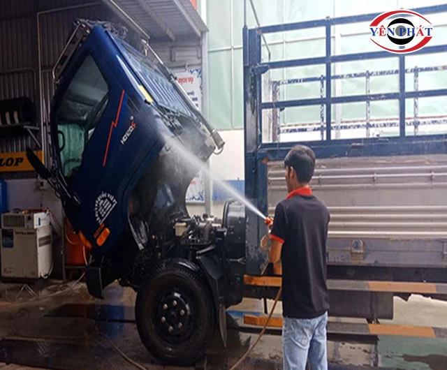 Rửa xe tải giá bao nhiêu tiền? Bảng chi phí mới nhất 2026