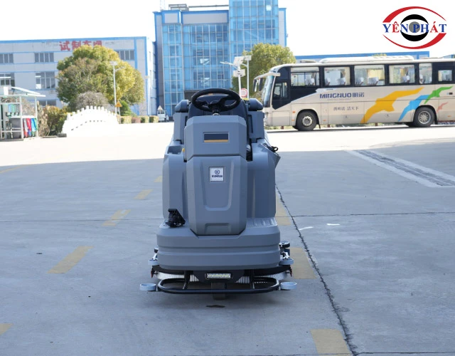 Máy chà sàn ngồi lái Kumisai KMS V75 làm sạch hiệu quả