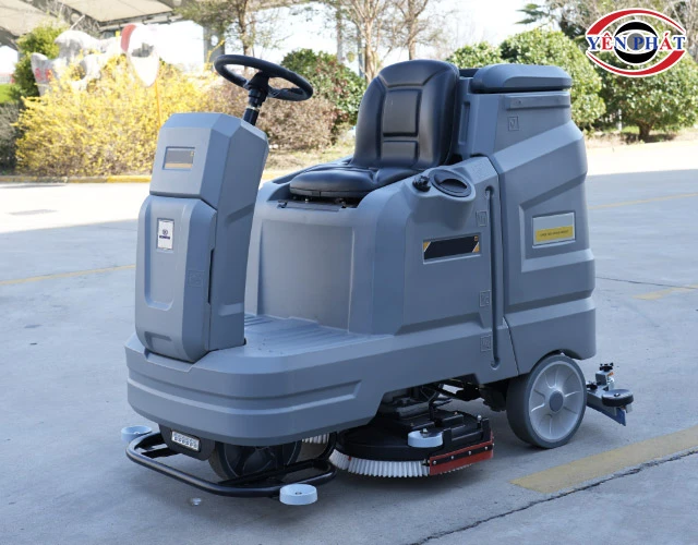Máy chà sàn ngồi lái Kumisai KMS V75 vận hành mạnh mẽ