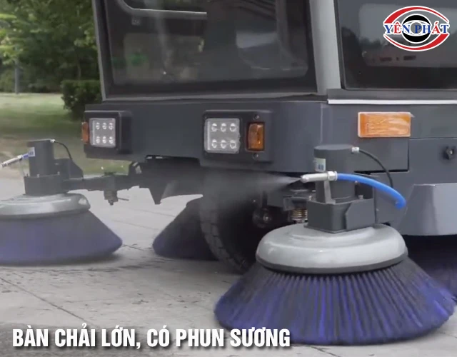 Bàn chải xe quét rác ngồi lái Kumisai KMS 1900D
