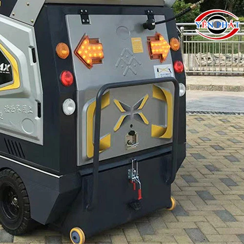 Xe quét rác ngồi lái Kumisai KMS-1900E 3