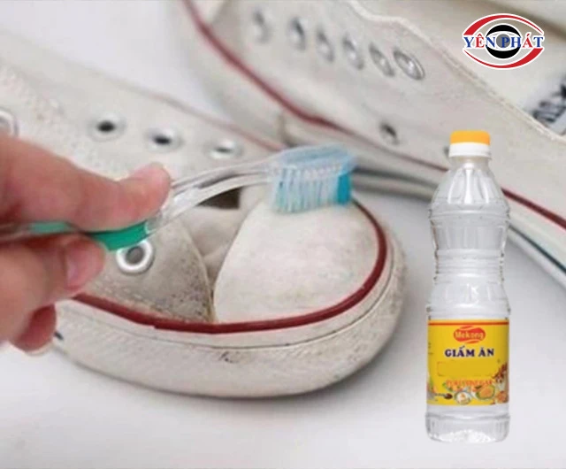 làm sạch giày converse bằng giấm ăn