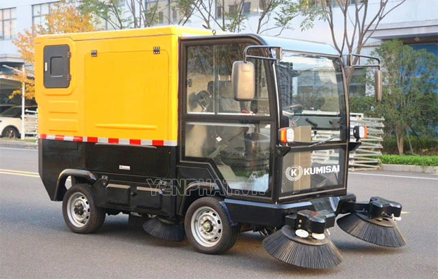Xe quét rác công nghiệp ngồi lái Kumisai KMS 1800