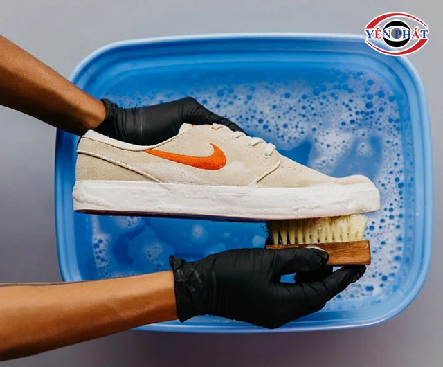 Cách vệ sinh giày Sneaker nhanh chóng chỉ trong vài bước