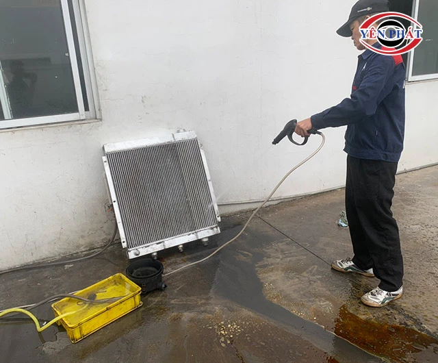 vệ sinh két giải nhiệt