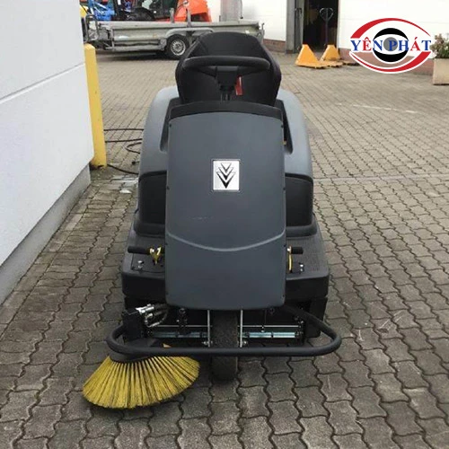 Xe quét rác đường ngồi lái Karcher KM 100/100 R G 4