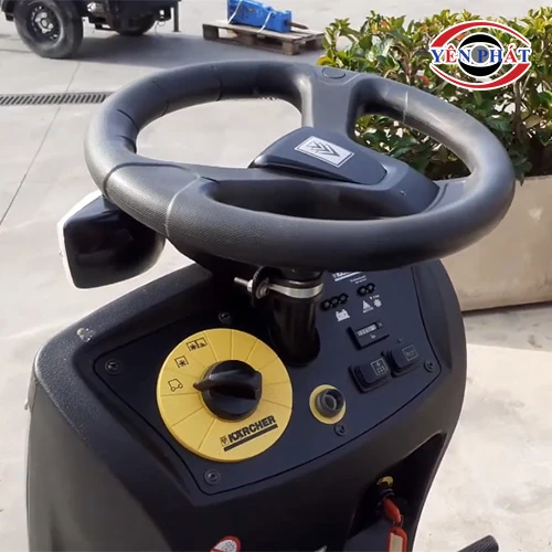Xe quét rác đường ngồi lái Karcher KM 100/100 R G 6