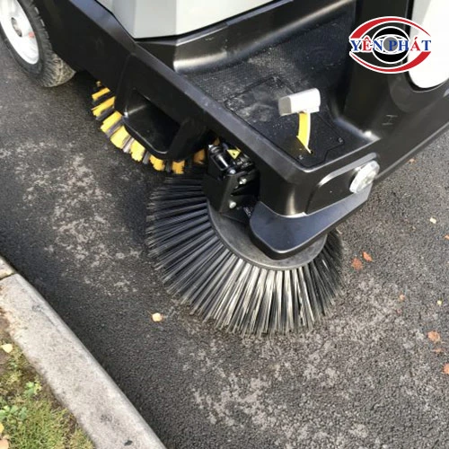 Xe quét rác ngồi lái Karcher KM 105/110 R D+KSSB 5