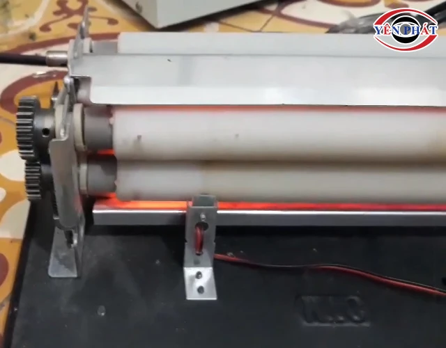 Thay đèn nhiệt máy ép plastic