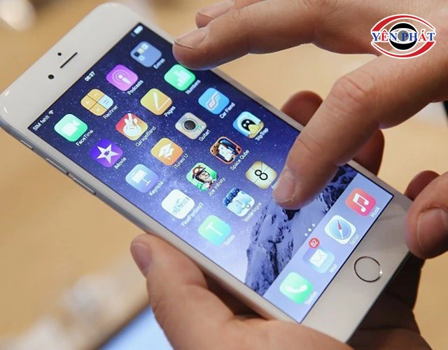 khởi động và kiểm tra điện thoại