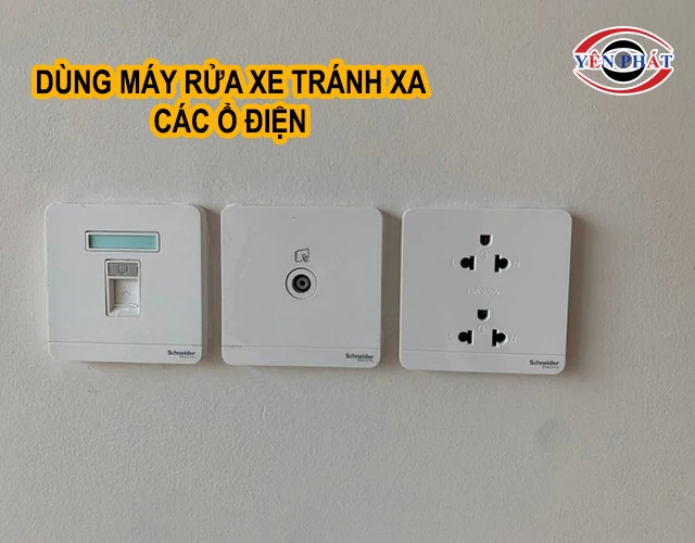 tránh xa các ổ điện