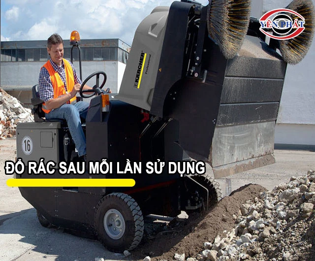 đổ rác sau mỗi lần dùng Karcher KM 130/300 R Bp