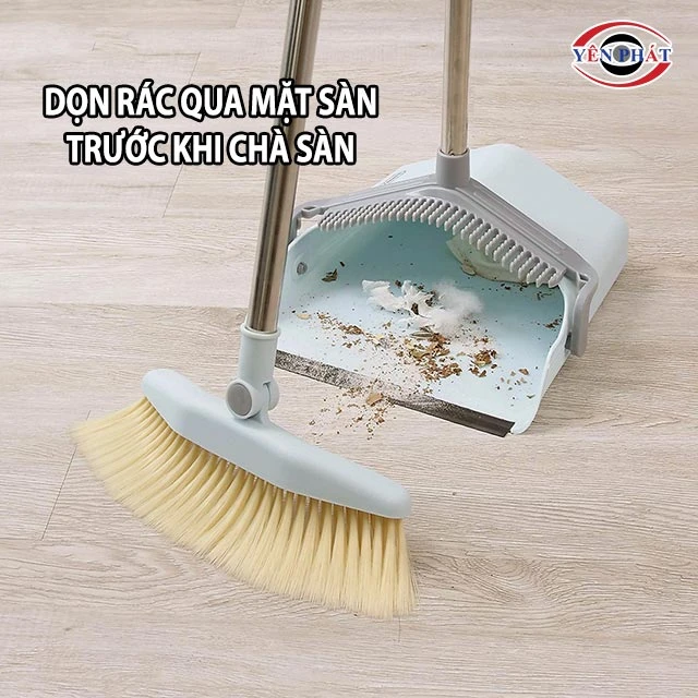 dọn rác qua sàn nhà