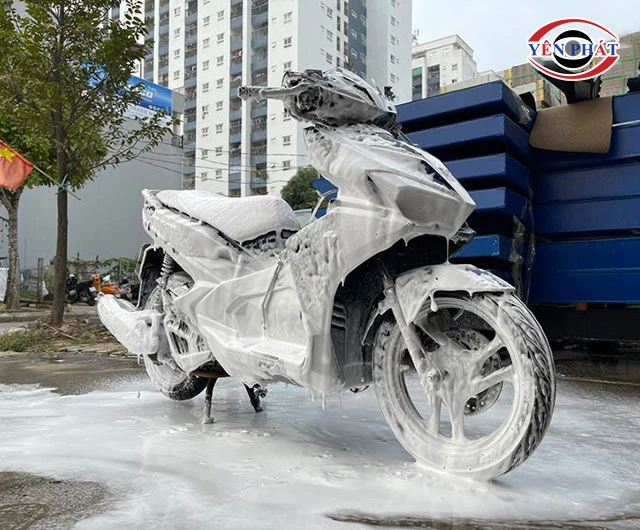 Rửa xe bọt tuyết là gì? Liệu có "Thần thánh" như quảng cáo