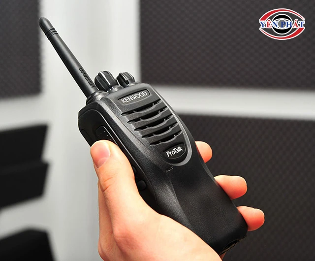 thiết kế nhỏ gọn của Kenwood TK-3302 (UHF-4W)