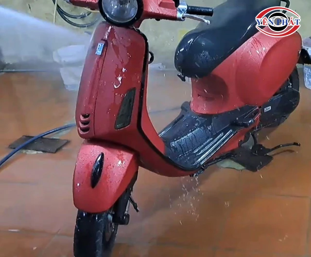 rửa xe Vespa