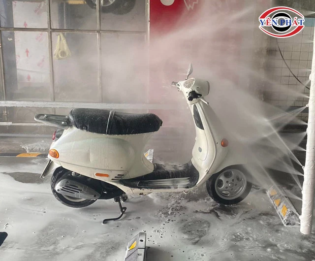 Xịt rửa toàn bộ xe 