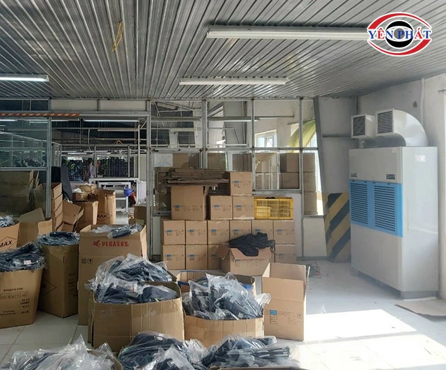 Kiểm tra máy hút ẩm trước khi nhận