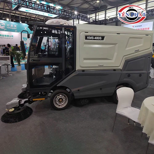 Xe quét rác công nghiệp ngồi lái Kumisai KMS 480S 3