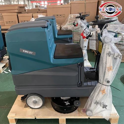 Máy chà sàn ngồi lái Kumisai KMS D7 4