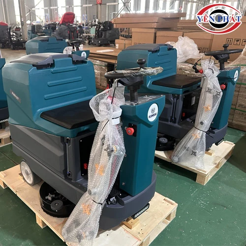 Máy chà sàn ngồi lái Kumisai KMS D7 6