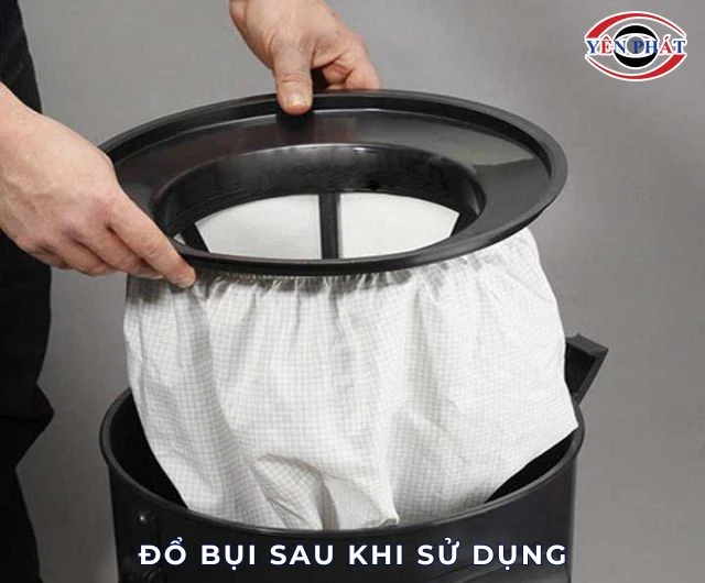 Đổ bụi trong thùng chứa sau khi sử dụng