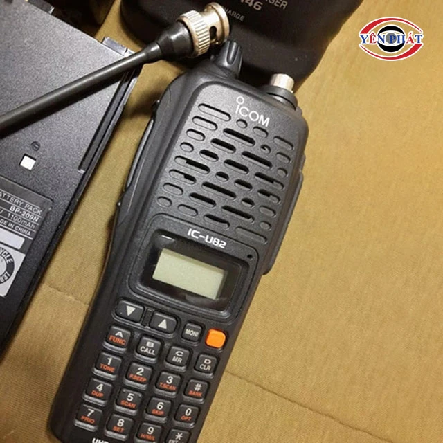 máy bộ đàm iCOM IC-U82