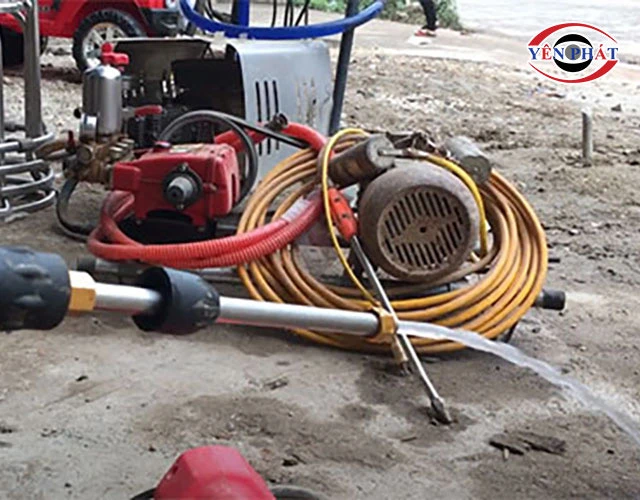 máy rửa xe lên nước yếu