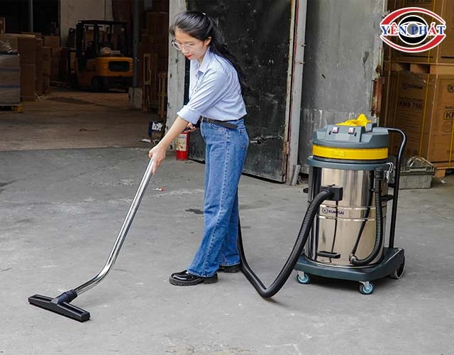 Máy hút bụi 2400W