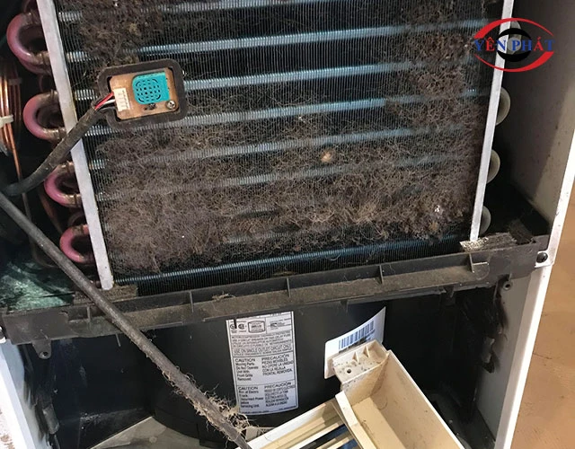  thiết bị hút ẩm báo lỗi E1 do ẩm mốc bụi bẩn