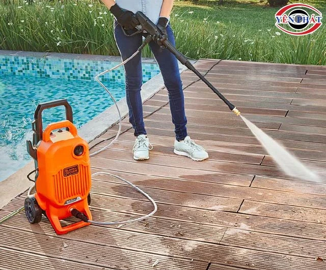 máy rửa xe Black Decker chạy điện