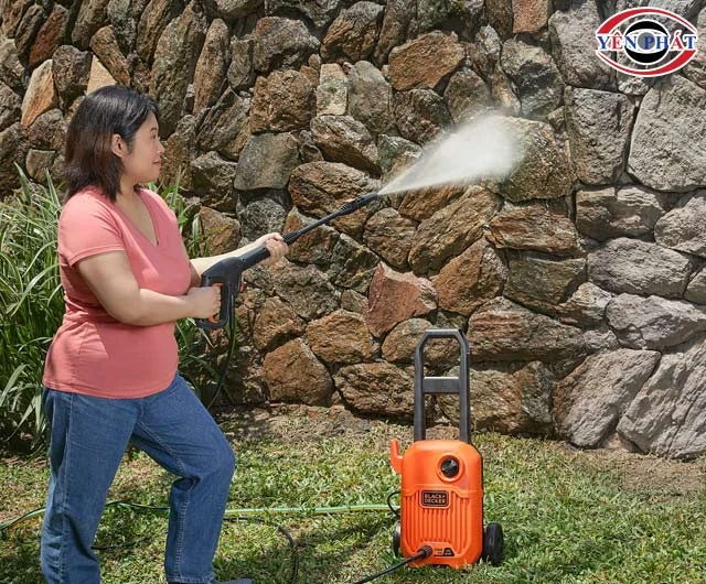 máy rửa xe Black Decker mạnh mẽ