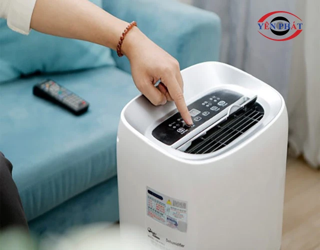 Kiểm tra và điều chỉnh độ ẩm trong phòng