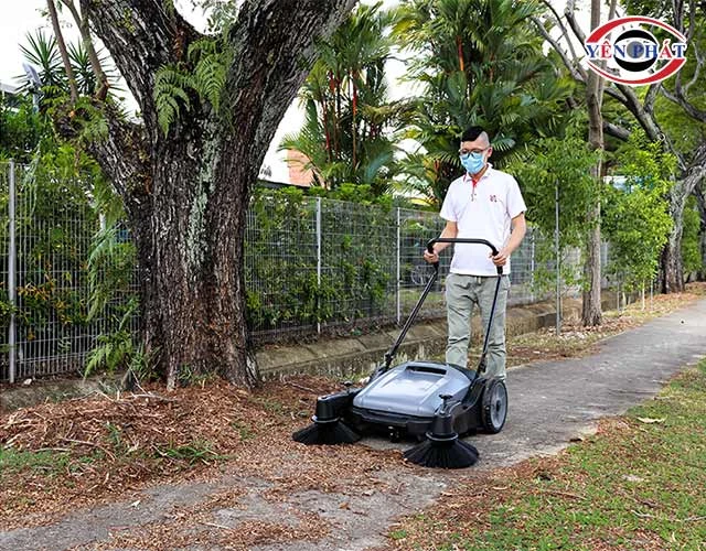 sử dụng xe quét rác đẩy tay DQC - Tech 1F